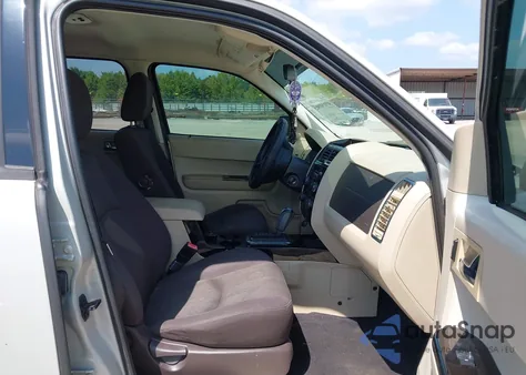 2008 Mazda Tribute I Touring z USA, uszkodzony, nr VIN 4F2CZ92Z98KM24828